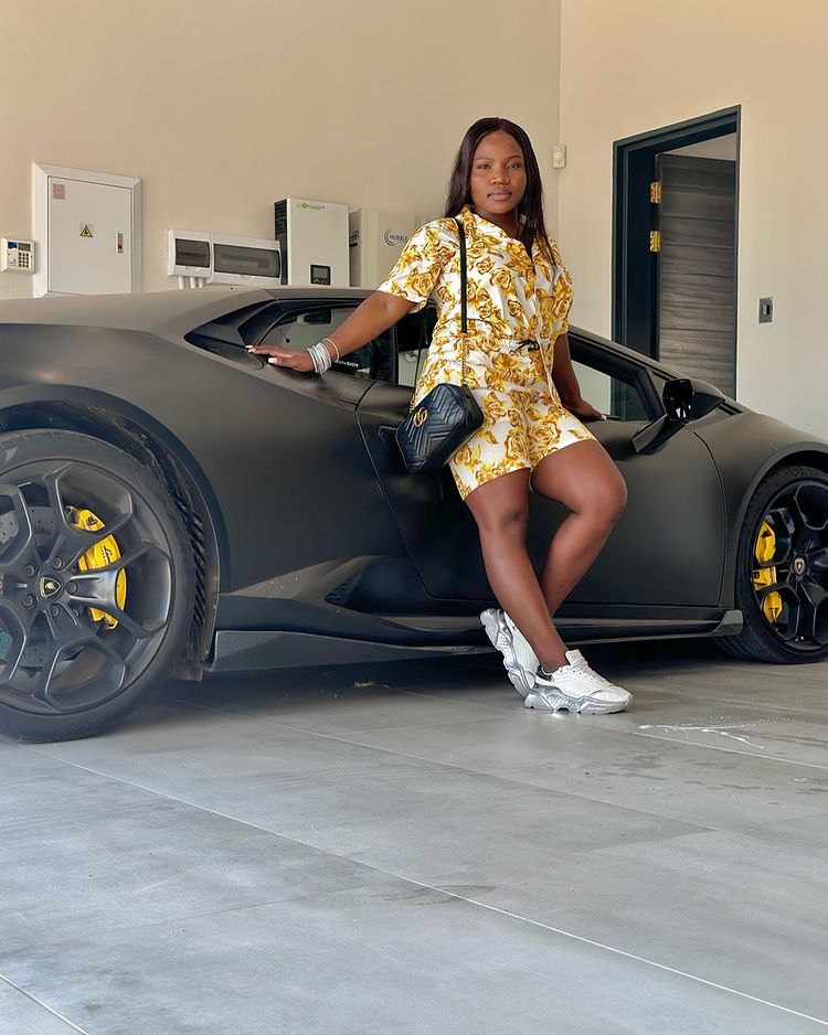 Photo: Makhadzi buys a Lamborghini?