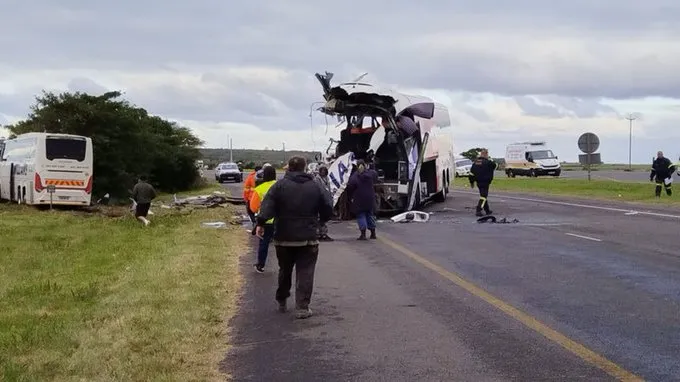 6 killed and at least 30 injured in bus collision near Mossel Bay