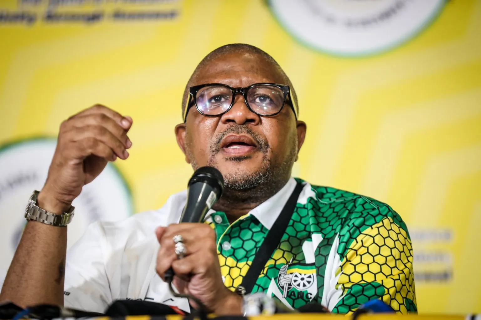 Fikile Mbalula lays charges against Mthunzi Mdwaba over bribe allegations