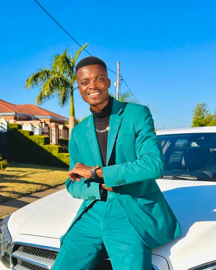 King Monada under fire for refusing to pose with fans