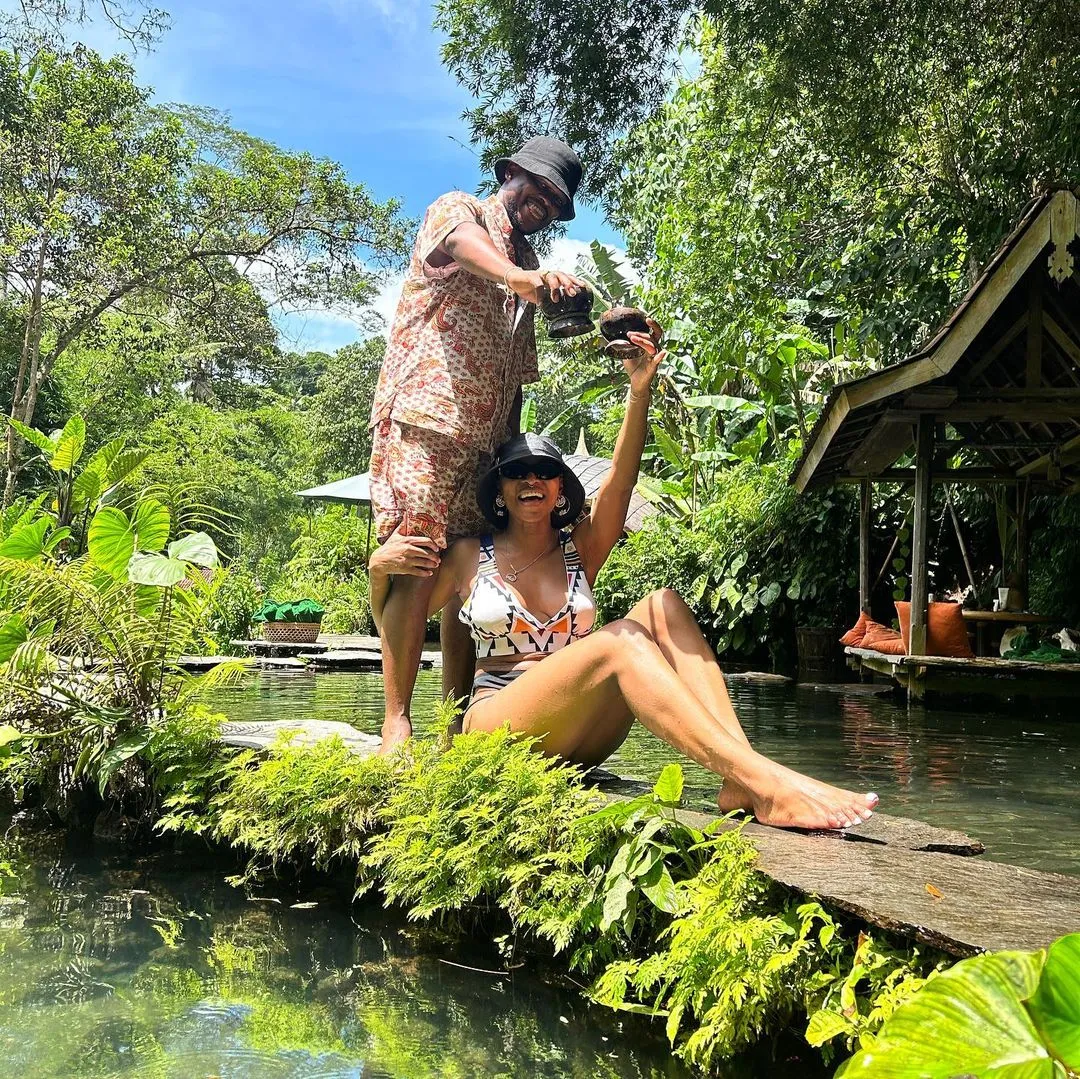 Morda and DJ Zinhle loved up while on vacation