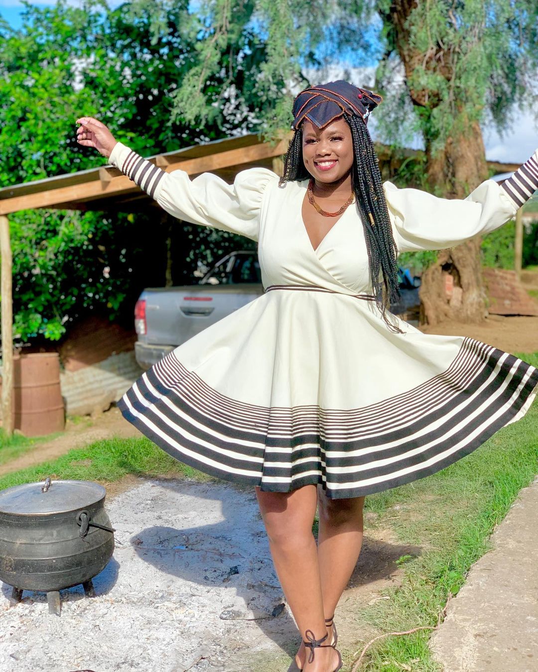STUNNING SHWESHWE XHOSA WEDDING ATTIRES