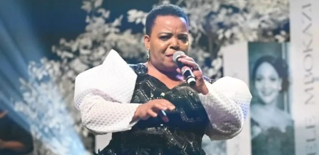 Rebecca Malope fell while performing at Zanele Mbokazi’s funeral; Mzansi reacts